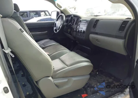 2010 Toyota Tundra Grade V6 z USA, uszkodzony, nr VIN 5TFLU5F10AX022832